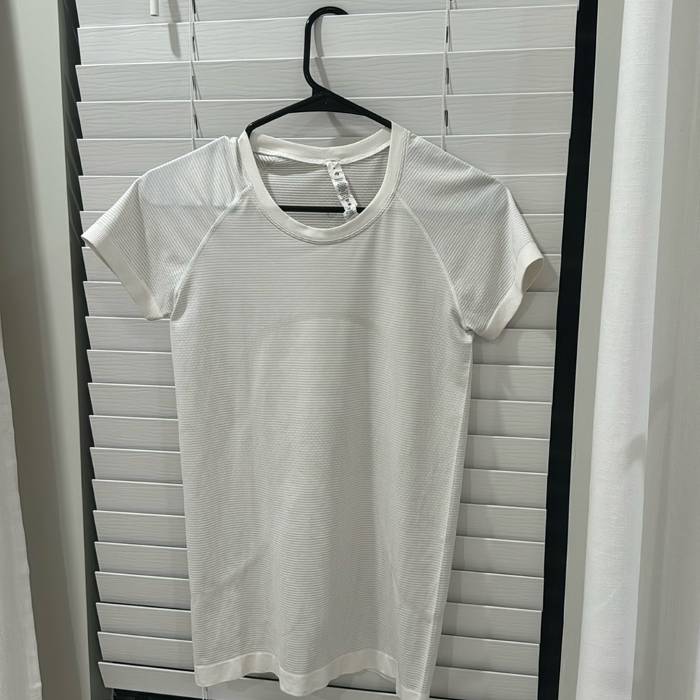 SWIFTLY TECH SHORT SLEEVE - WHITE